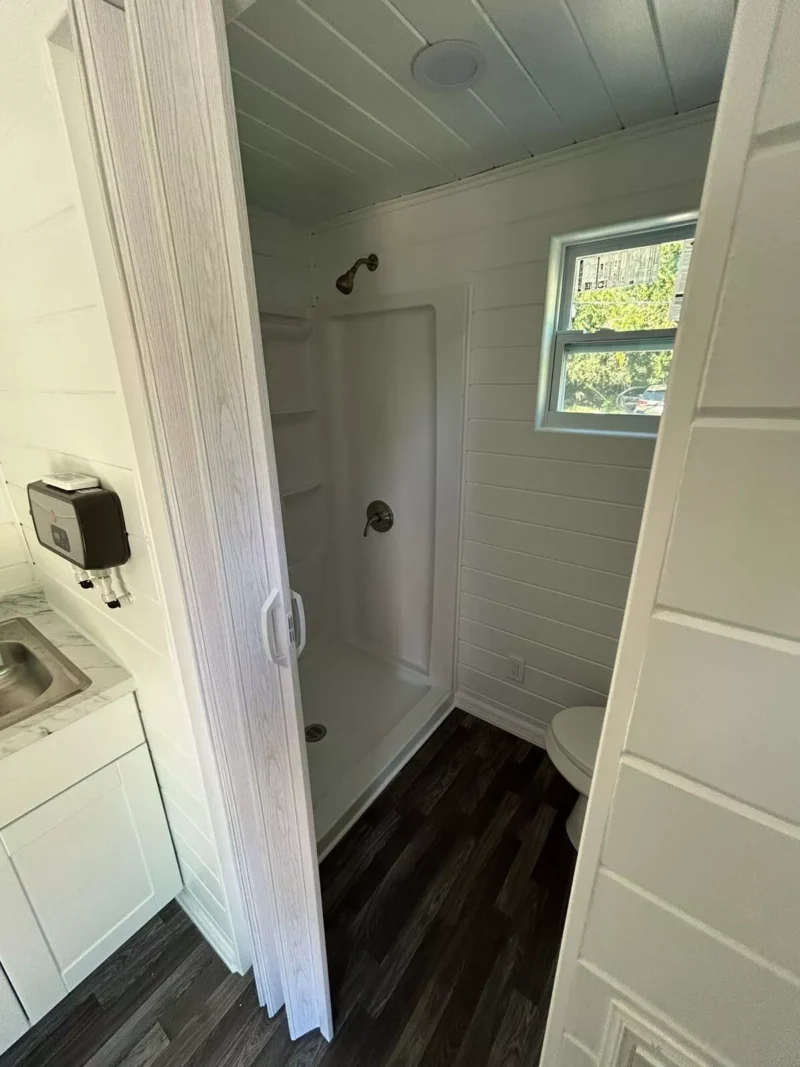 20FT CUSTOM SHIPPING CONTAINER HOME/MOBILE OFFICE - Image 7