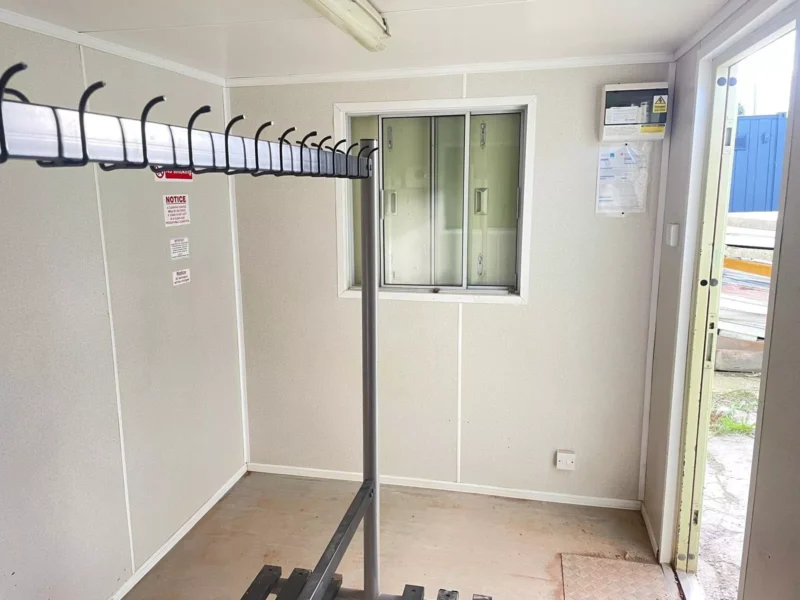 20FT X 8FT OFFICE ANTI VANDAL - Image 9