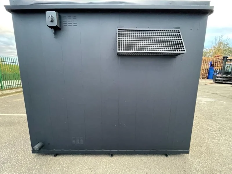 TOILET/OFFICE A/V CONTAINER 32FT X 10FT - SOLD AS SEEN - Image 6
