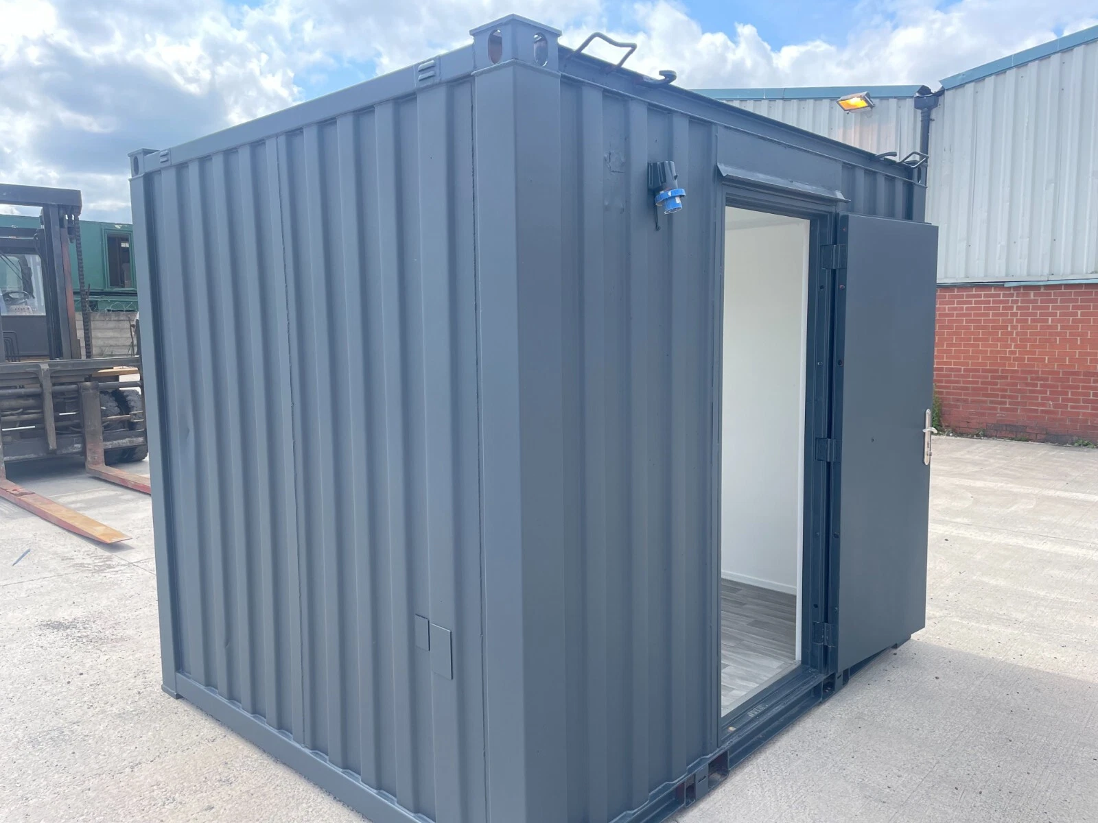 10x8 ft small office container fully refurbished , high security - Image 2