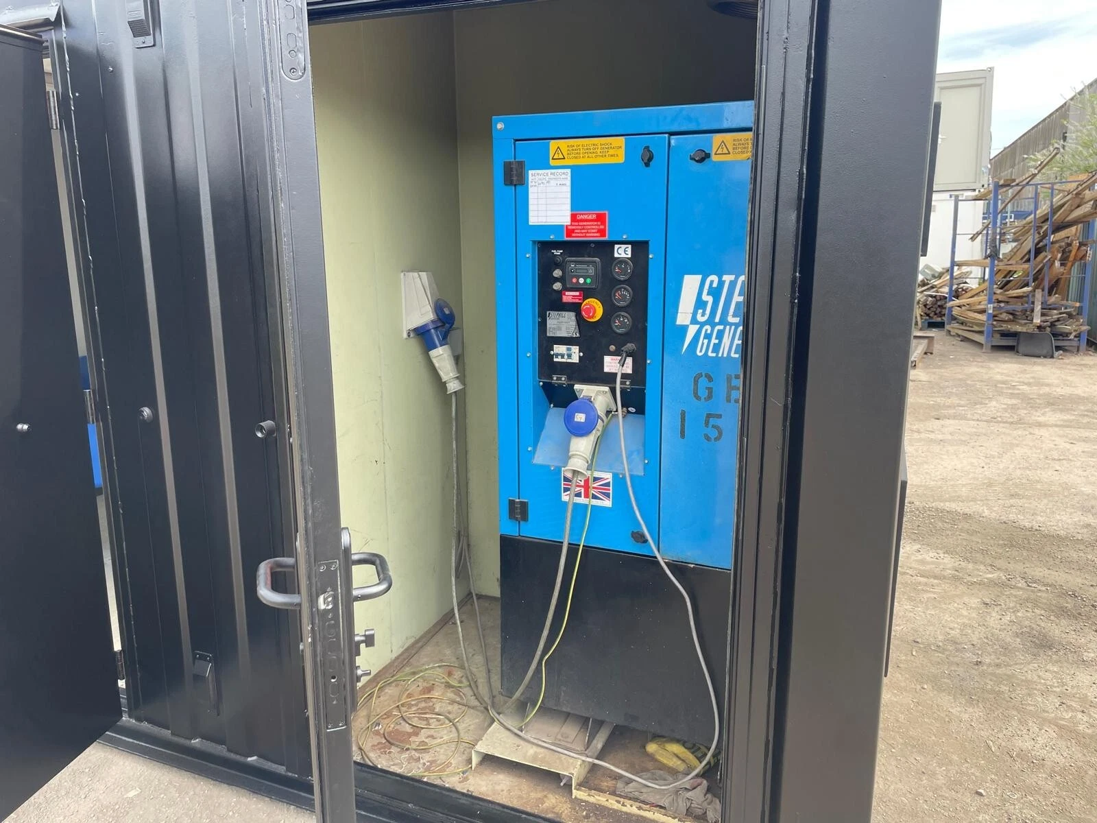 16ft by 8ft static welfare unit with generator toilet and kitchen - Image 2