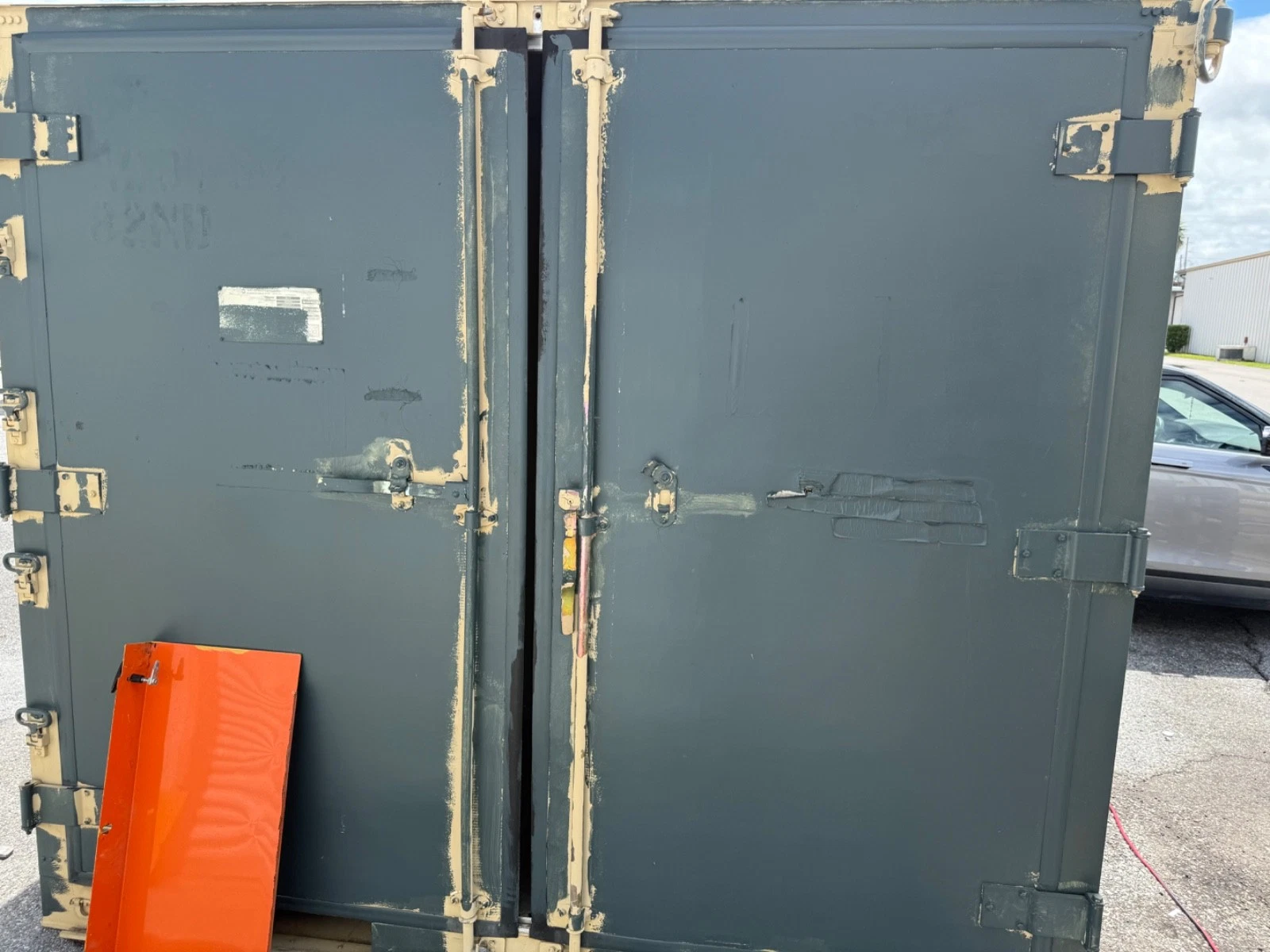 Lightweight Quad Door Shipping Container Split into two sides - Image 10
