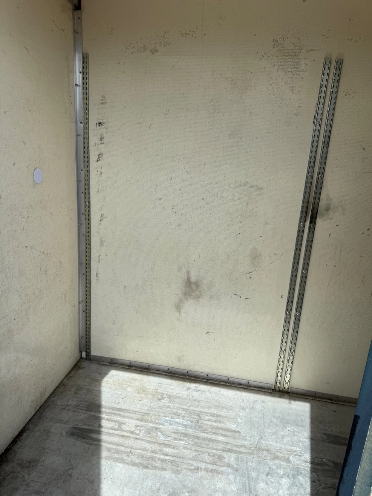Lightweight Quad Door Shipping Container Split into two sides - Image 6