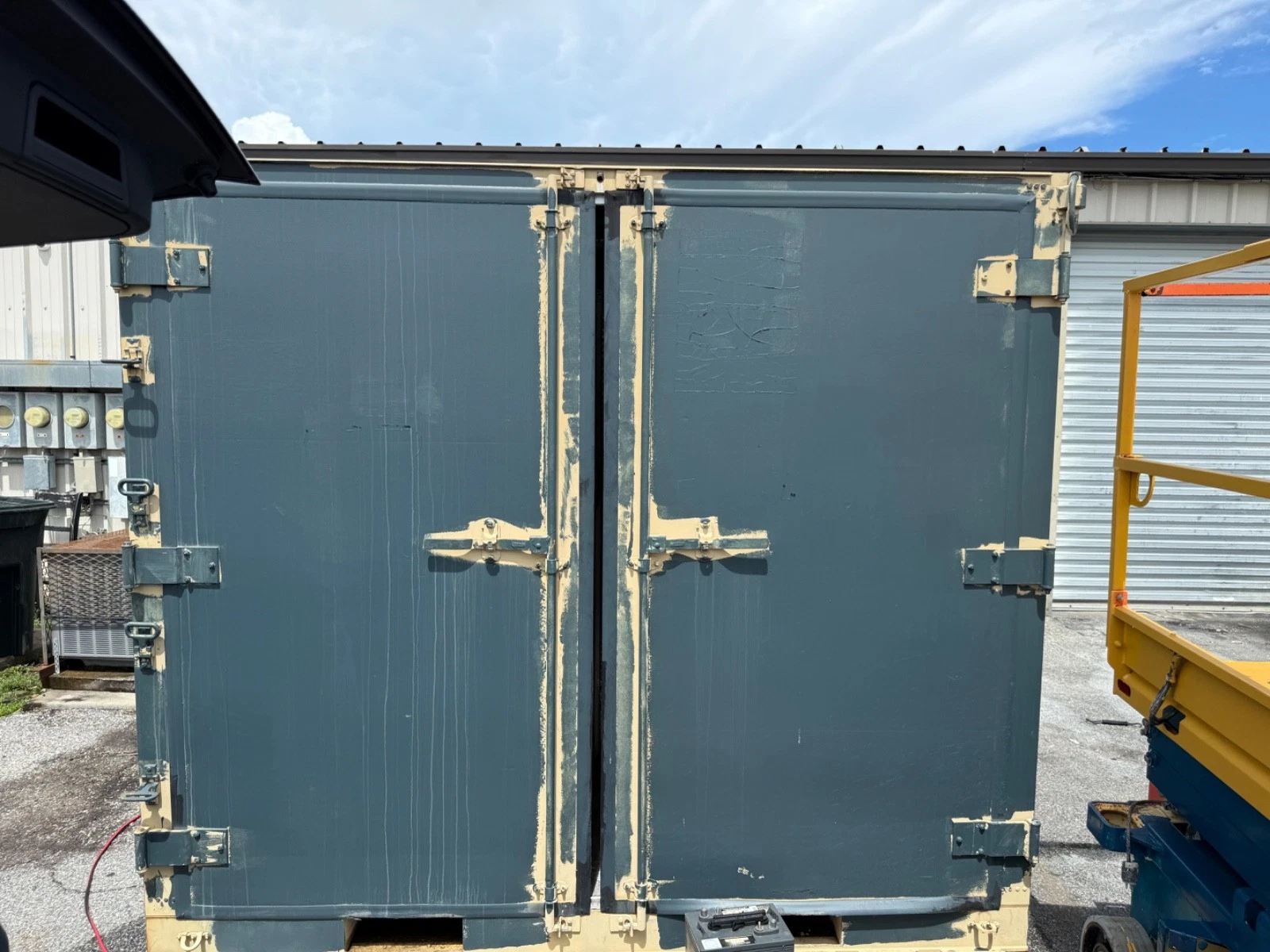 Lightweight Quad Door Shipping Container Split into two sides - Image 5