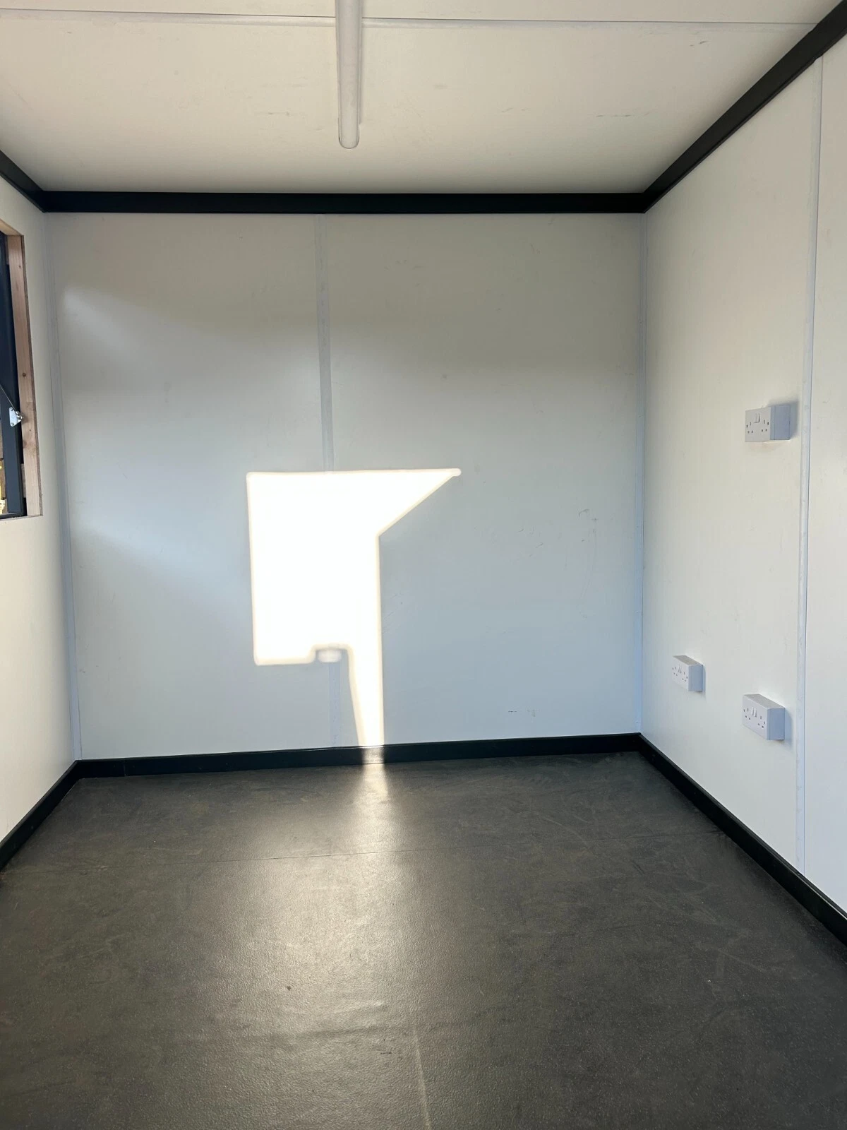 10ft x 8ft Shipping Container - Street Food/Coffee Shop/Food Kiosk - Nationwide - Image 6