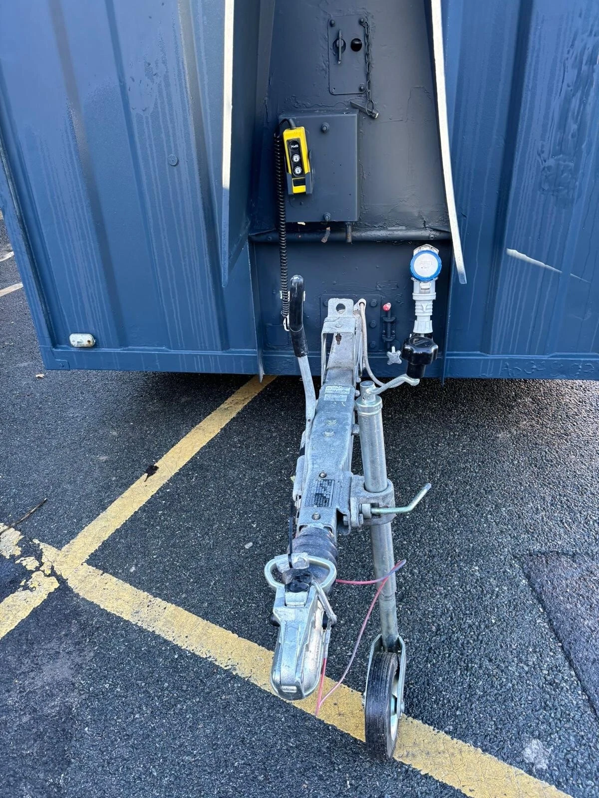 12ft by 8ft mobile container with generator excellent condition towable - Image 2