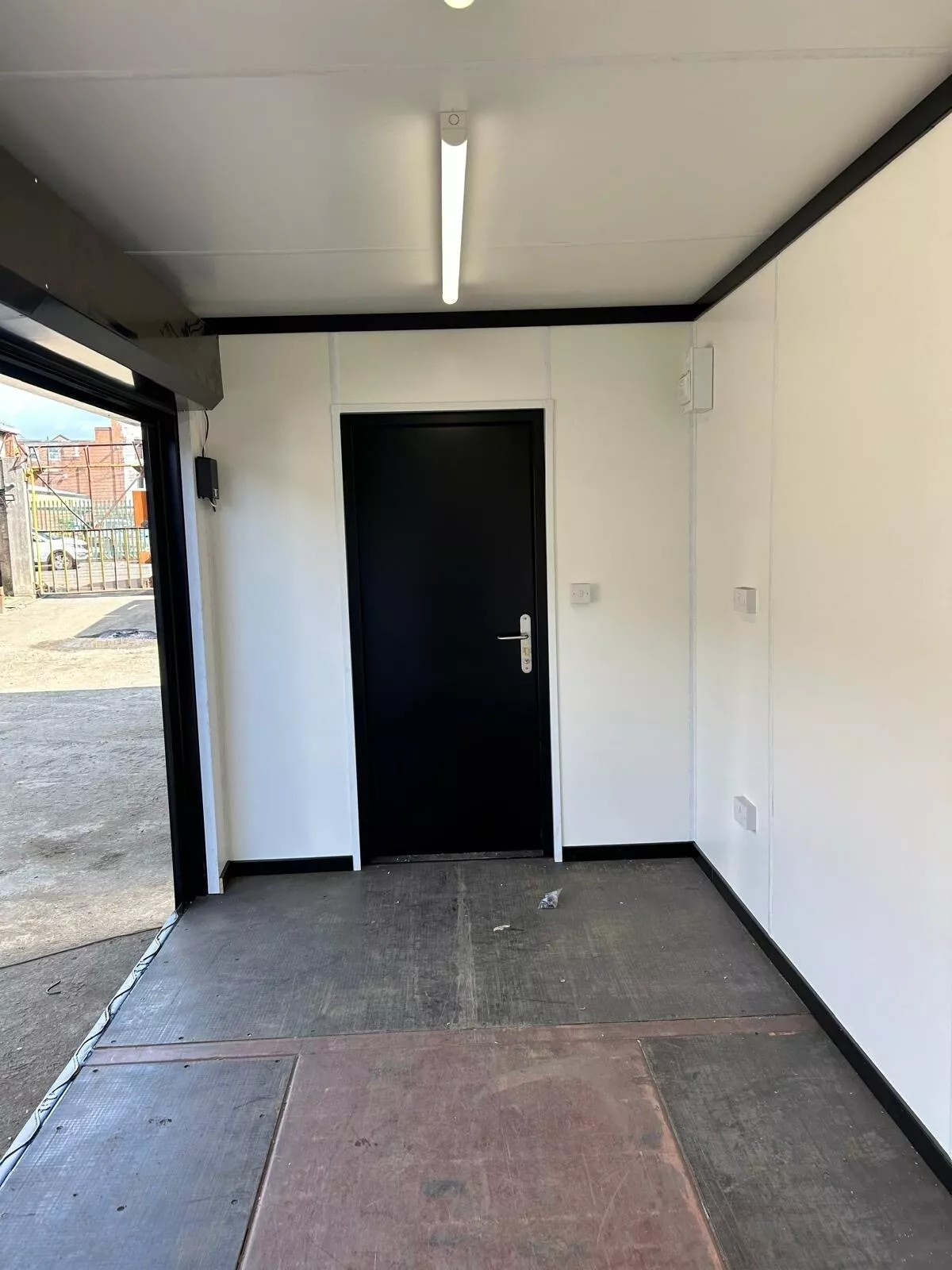 Roll Up Door Shipping Container -Street Food Coffee Shop Bar - Nationwide Delivery - Image 3