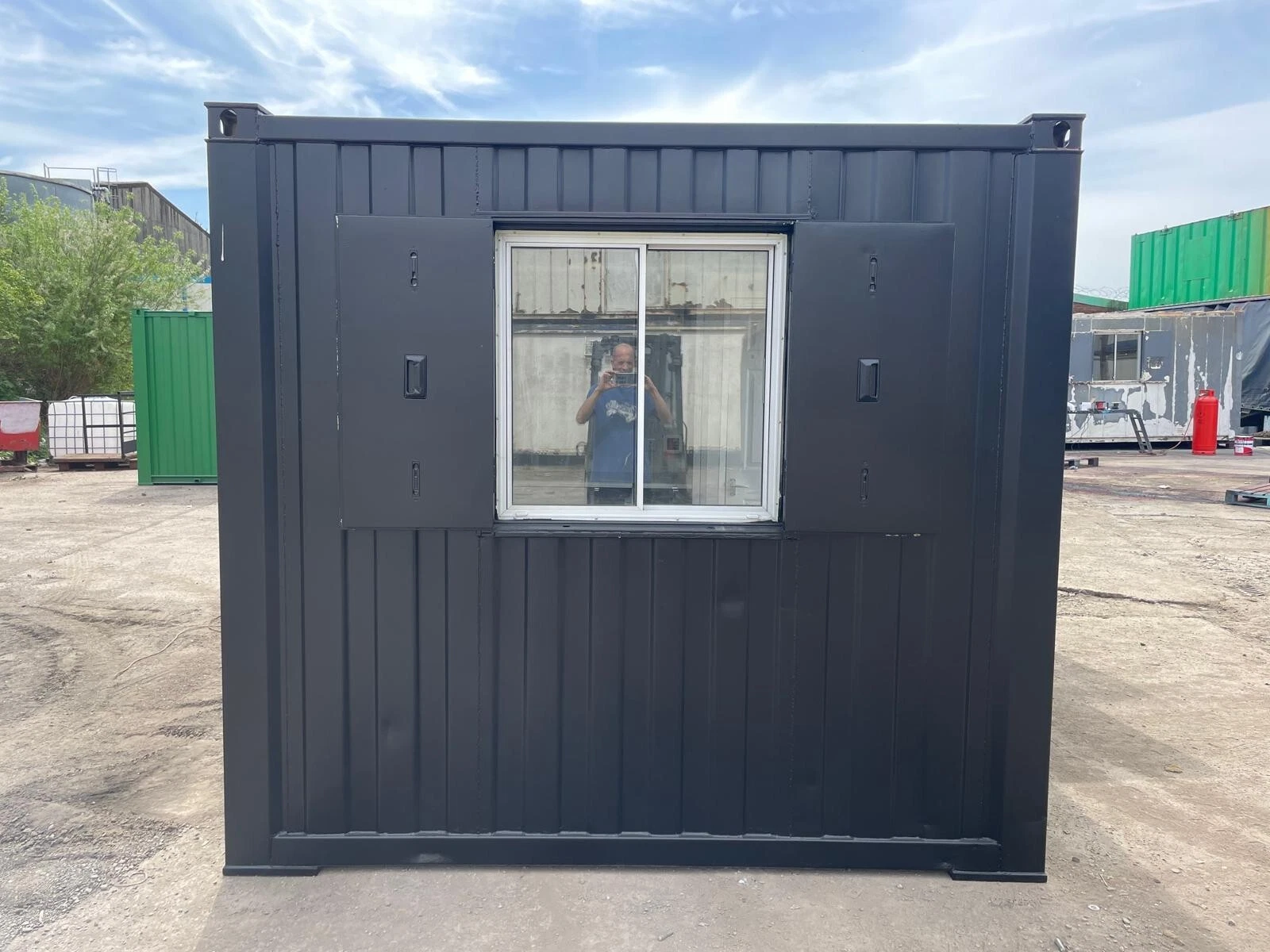 16ft by 8ft static welfare unit with generator toilet and kitchen - Image 4