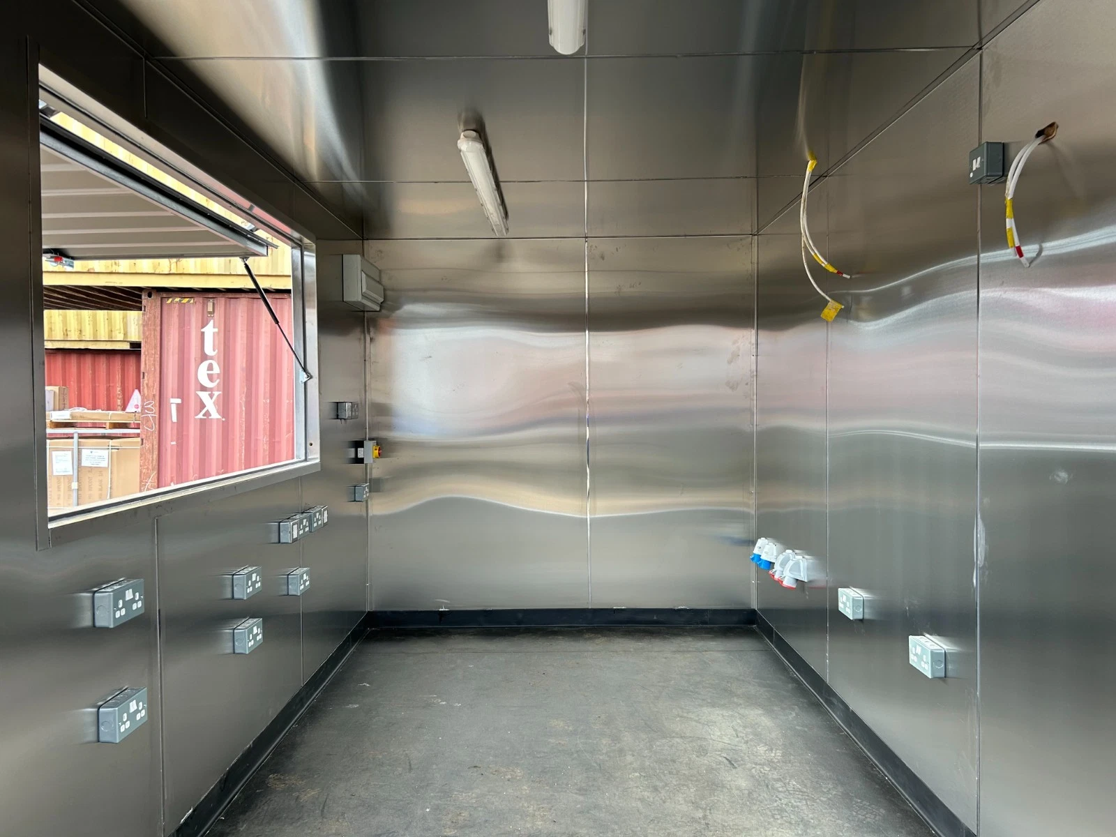 butty van Shipping Container - 20ft x 8ft - street food - nationwide - Image 3