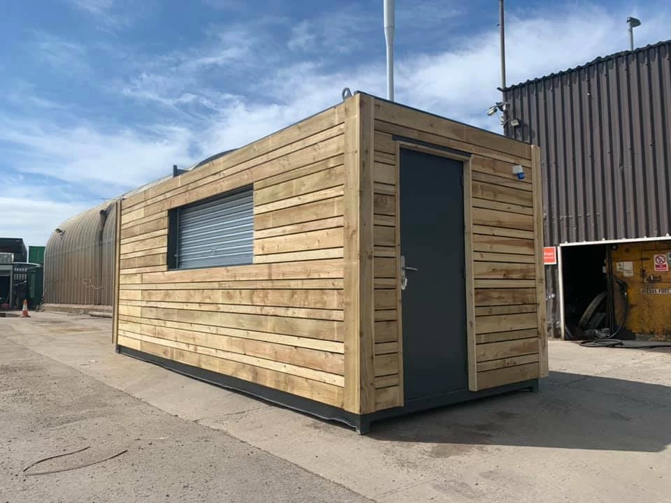 20ft x 8ft Clad Shipping Container T.V. Bar - Image 6