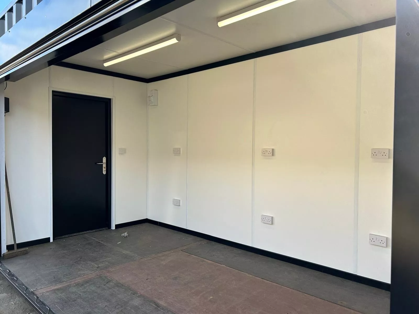 Roll Up Door Shipping Container -Street Food Coffee Shop Bar - Nationwide Delivery - Image 5