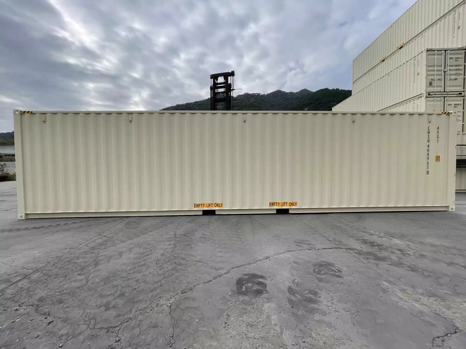 New / One-Trip 40ft High Cube Shipping Containers Leeds  - Image 8