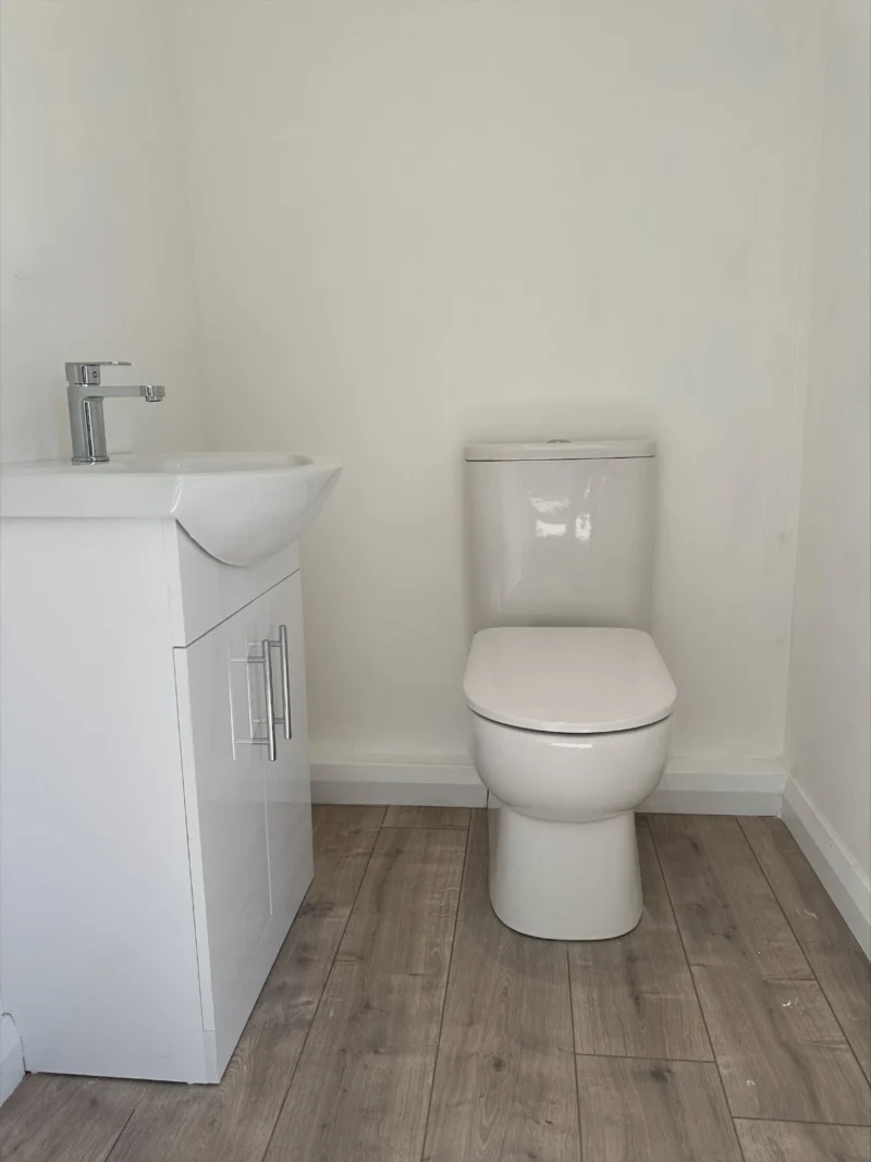 7.5 x 3m Office with kitchenette/WC - Image 3
