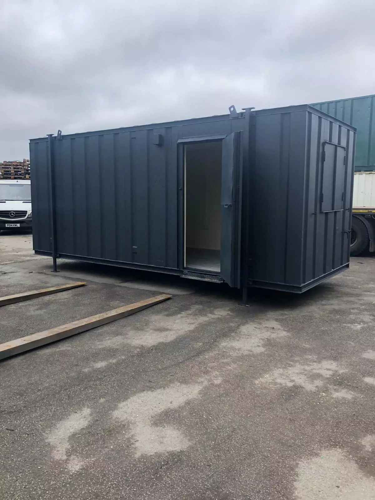 PORTABLE 20FT X 8FT OFFICE/CANTEEN SHIPPING CONTAINER