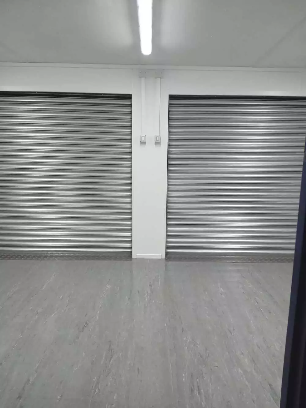 24ft x 10ft Bespoke Cabin / Shop / Cafe / Office / Bar / Sales Unit  - Image 7