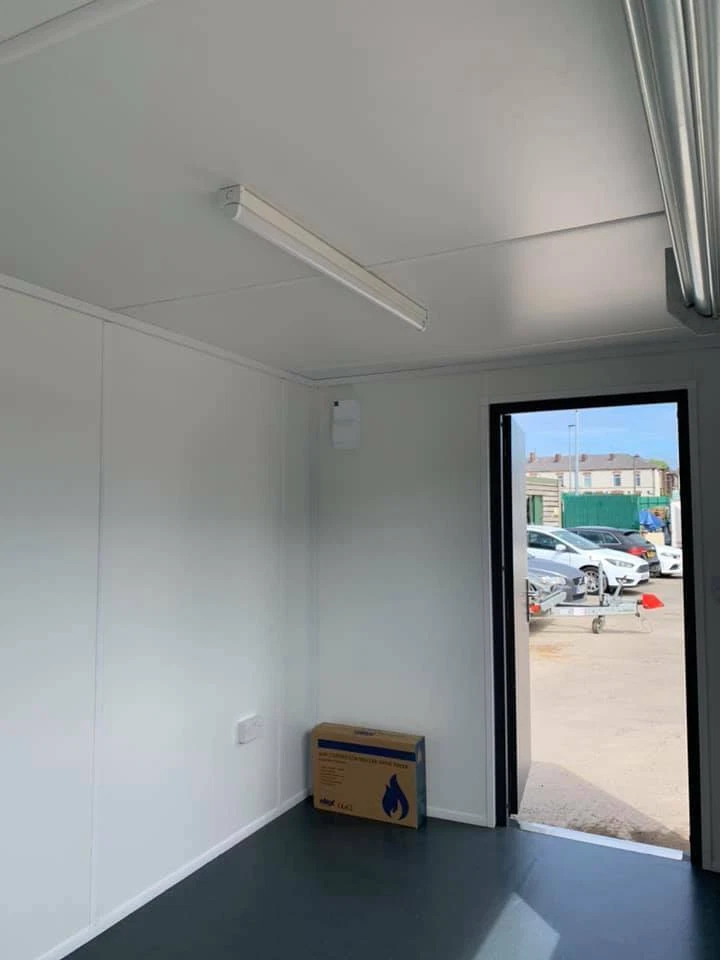20ft x 8ft Clad Shipping Container T.V. Bar - Image 8