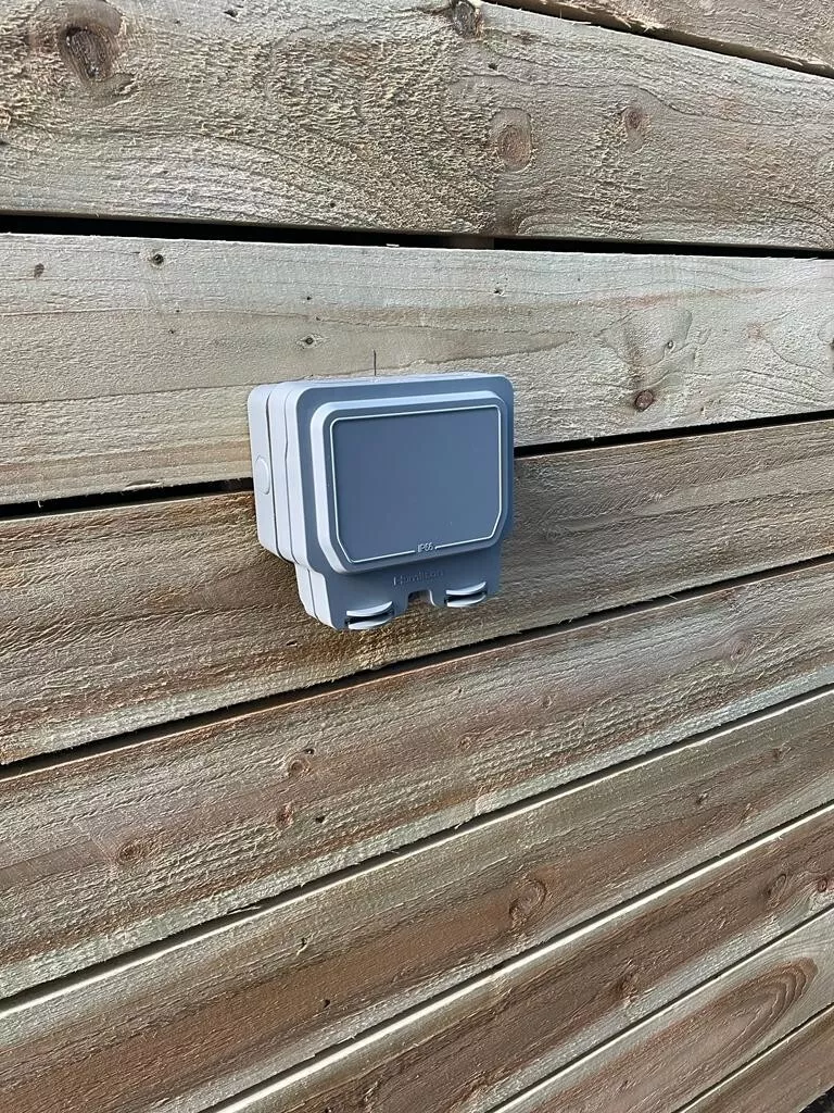 20ft x 8ft Shipping Container - Home Office - Gym - Workshop - Image 8