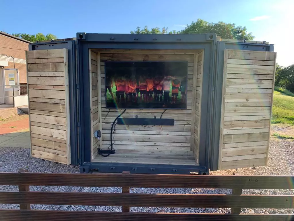 20ft x 8ft Clad Shipping Container T.V. Bar - Image 9
