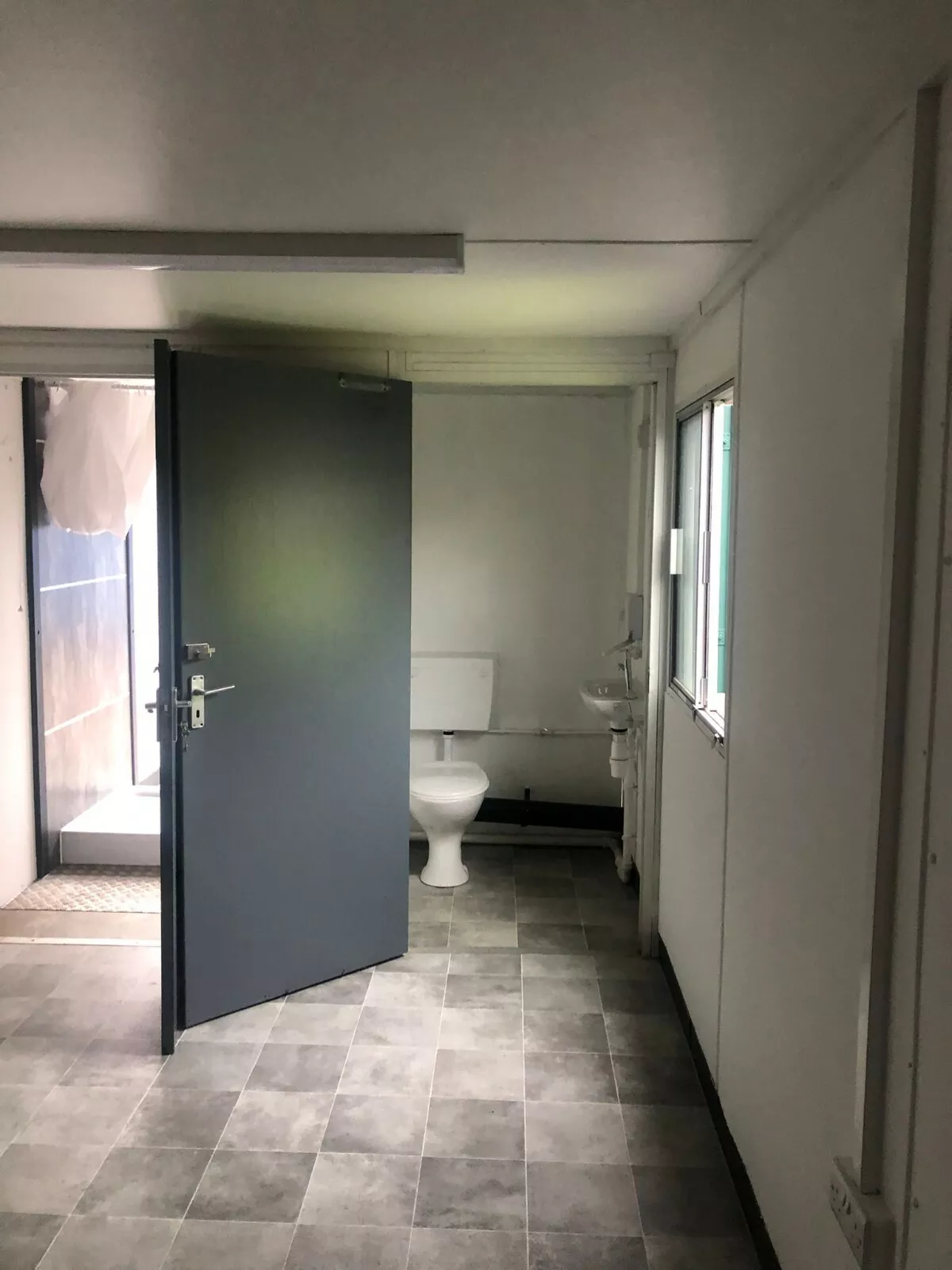 PORTABLE 24FT X 9FT OFFICE/CANTEEN/TOILET/SHOWER CONTAINER - Image 5