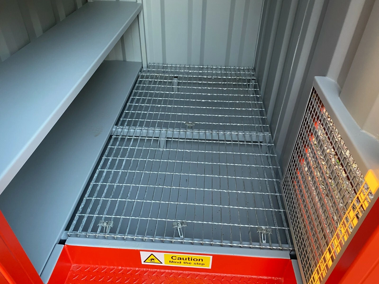 7ft x 5ft (2.2m x 1.6m) Secure Walk In Steel Chemstore/Hazardous Material Store - Image 6